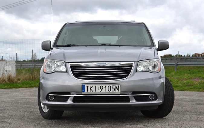 Chrysler Town &amp; Country cena 55500 przebieg: 238955, rok produkcji 2015 z Kielce małe 121